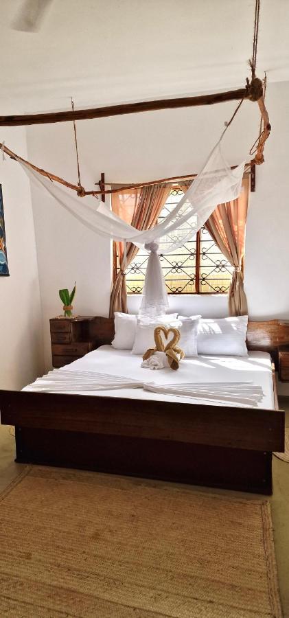 Mlango Paje House Bed & Breakfast ภายนอก รูปภาพ